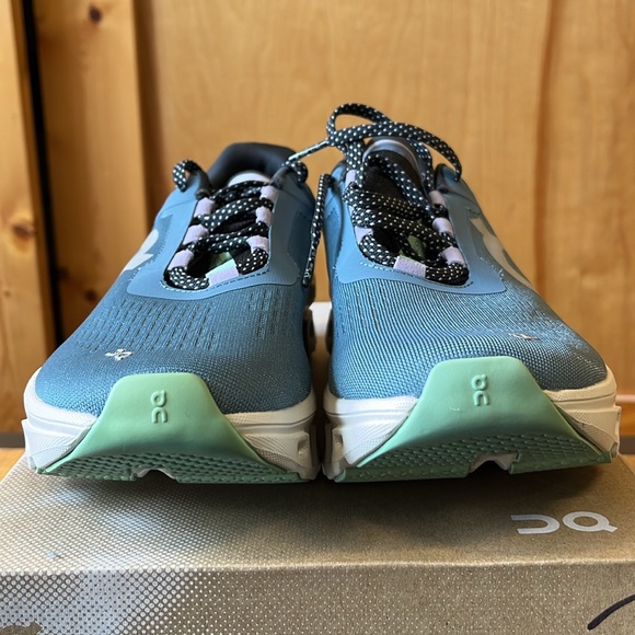 On Cloudmonster Women’s 8.5 - Picture 3 of 6